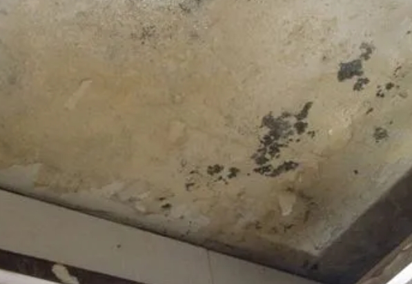 成华阳台漏水维修公司分享下成华卫生间渗水维修需要注意哪些问题。
